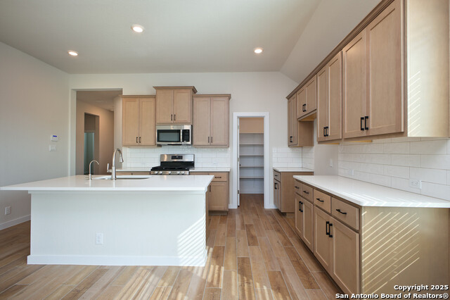 Image 9 of 27 For 2931 Alster  