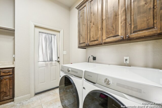 Image 34 of 52 For 518 Ruidosa Downs