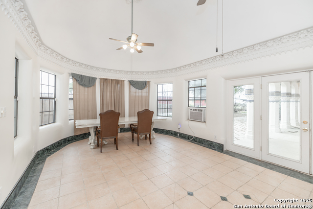 Image 17 of 23 For 1221 Encino  