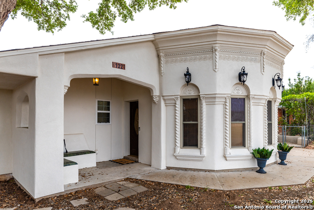 Image 2 of 23 For 1221 Encino  