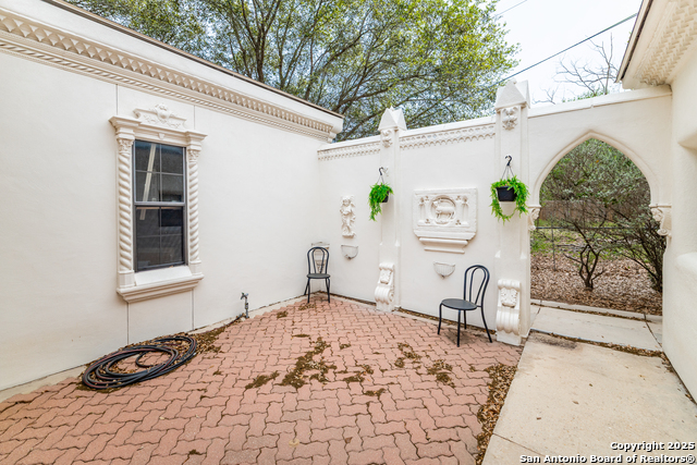 Image 21 of 23 For 1221 Encino  