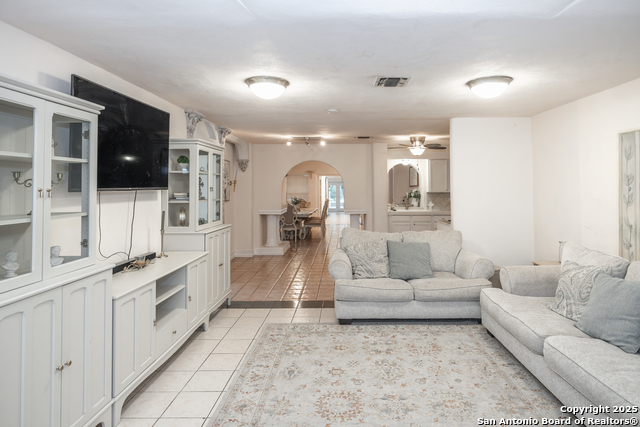 Image 5 of 23 For 1221 Encino  