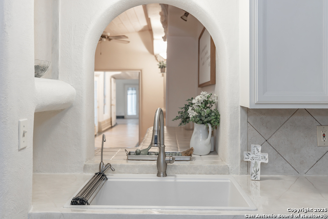 Image 9 of 23 For 1221 Encino  