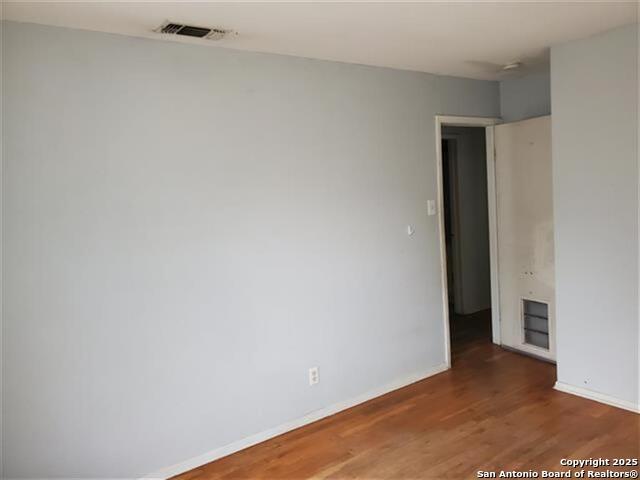 Image 15 of 17 For 611 Crittendon