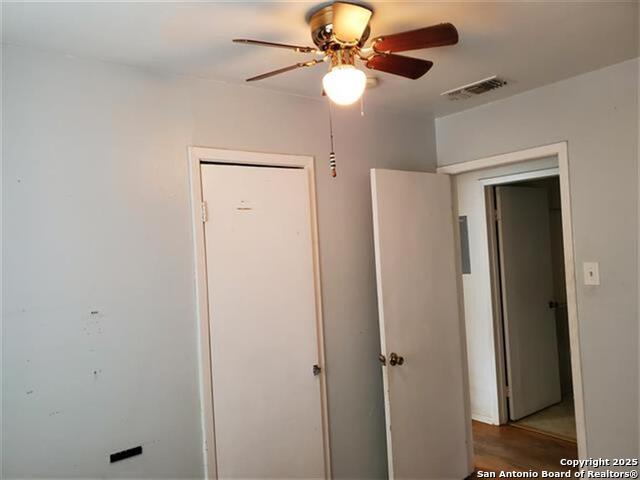 Image 16 of 17 For 611 Crittendon