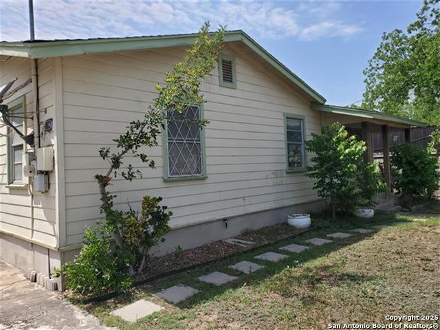Image 4 of 17 For 611 Crittendon