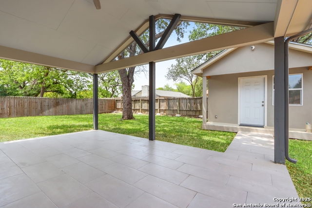 Listing photo id 25 for 12319 La Albada