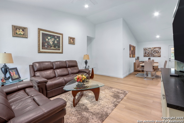 Listing photo id 3 for 12319 La Albada