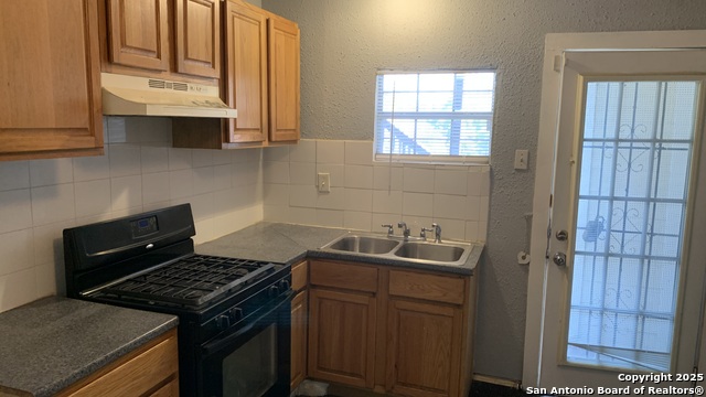 Image 3 of 9 For 1524 Woodlawn  1