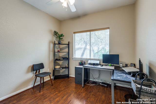 Listing photo id 10 for 1660 Westview Court