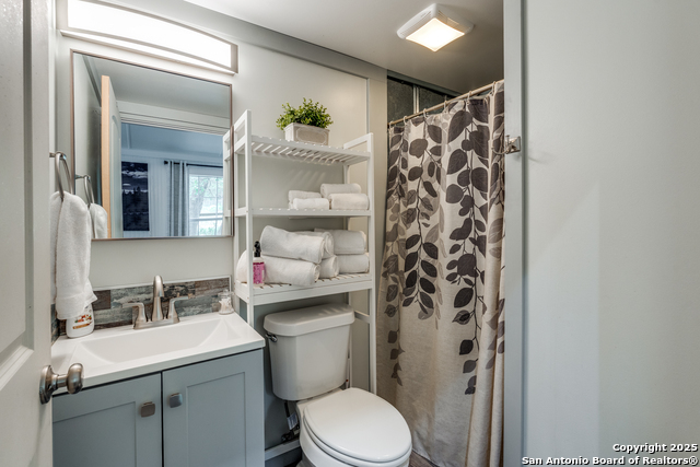 Listing photo id 13 for 1660 Westview Court