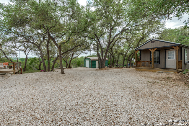 Listing photo id 16 for 1660 Westview Court