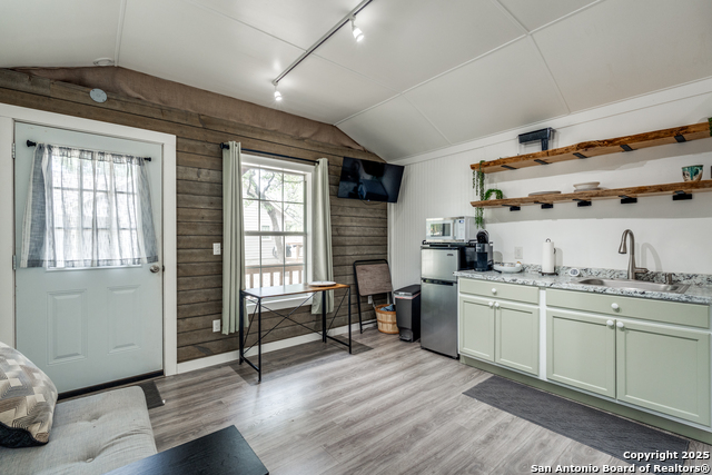 Listing photo id 18 for 1660 Westview Court