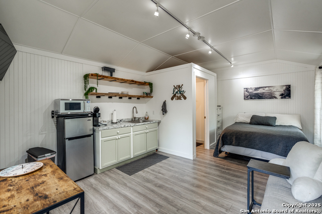 Listing photo id 19 for 1660 Westview Court