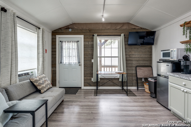 Listing photo id 20 for 1660 Westview Court