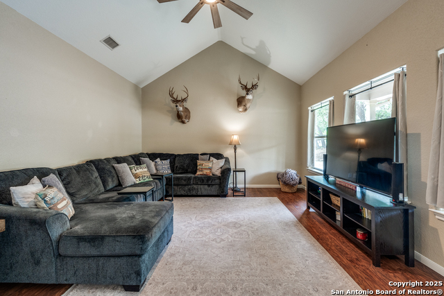 Listing photo id 2 for 1660 Westview Court