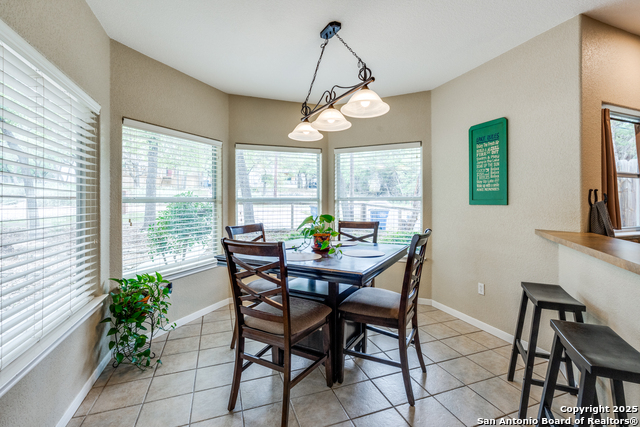 Listing photo id 5 for 1660 Westview Court