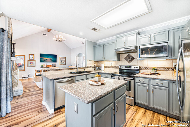 Listing photo id 13 for 433 Bear Gardens