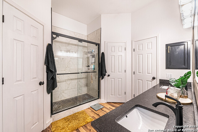Listing photo id 19 for 433 Bear Gardens