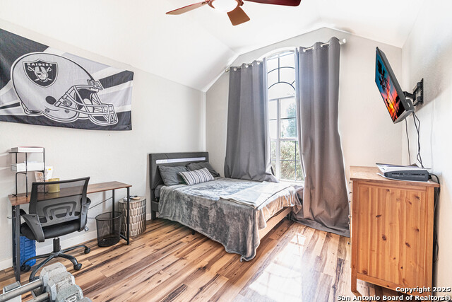 Listing photo id 23 for 433 Bear Gardens