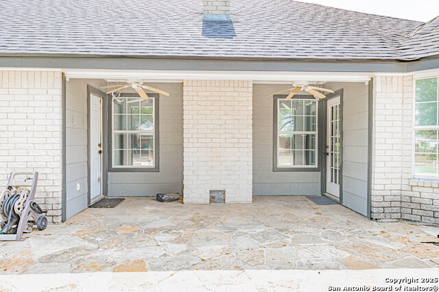 Listing photo id 26 for 433 Bear Gardens
