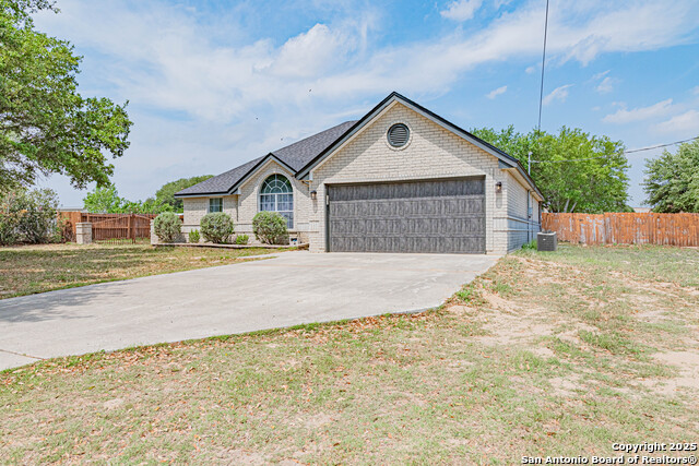 Listing photo id 1 for 433 Bear Gardens