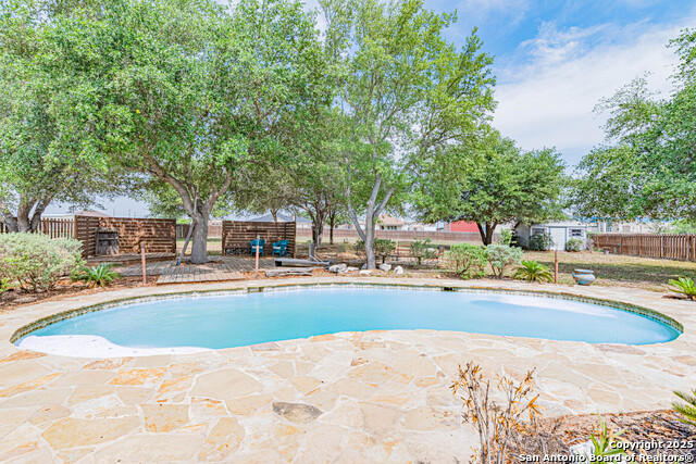 Listing photo id 29 for 433 Bear Gardens