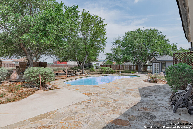 Listing photo id 31 for 433 Bear Gardens