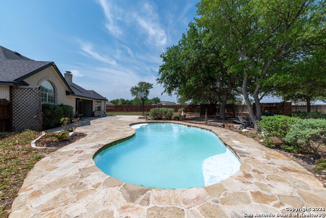 Listing photo id 35 for 433 Bear Gardens