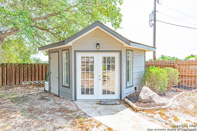 Listing photo id 36 for 433 Bear Gardens