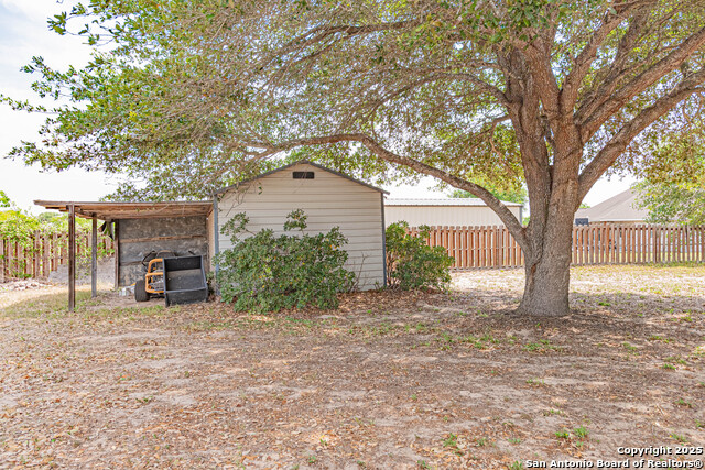 Listing photo id 45 for 433 Bear Gardens