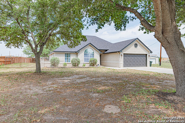 Listing photo id 3 for 433 Bear Gardens