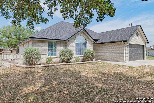 Listing photo id 4 for 433 Bear Gardens