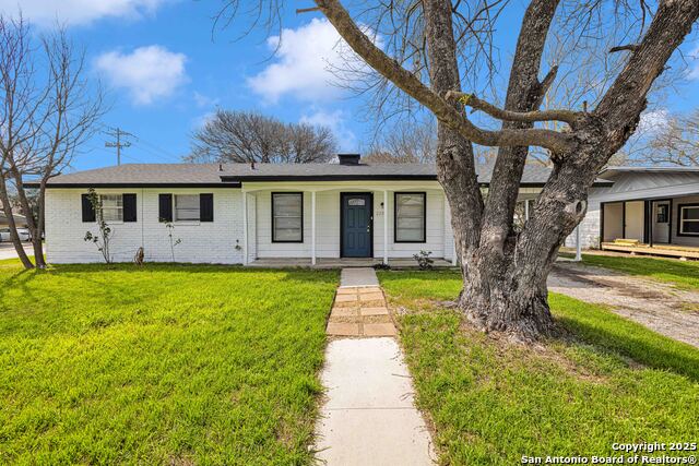 Details for 2204 Louise St, Seguin, TX 78155