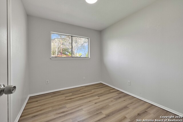 Image 13 of 21 For 2204 Louise St