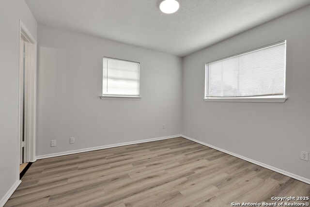 Image 17 of 21 For 2204 Louise St