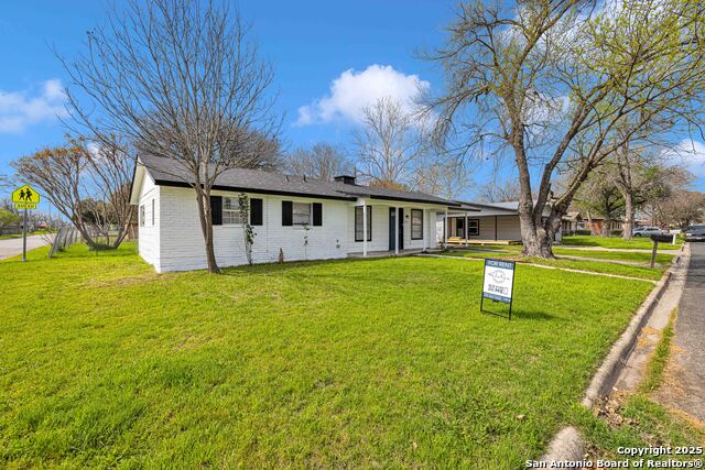 Image 4 of 21 For 2204 Louise St