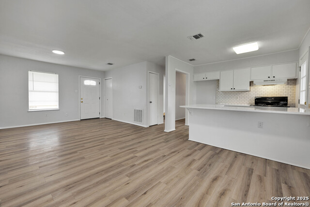 Image 6 of 21 For 2204 Louise St