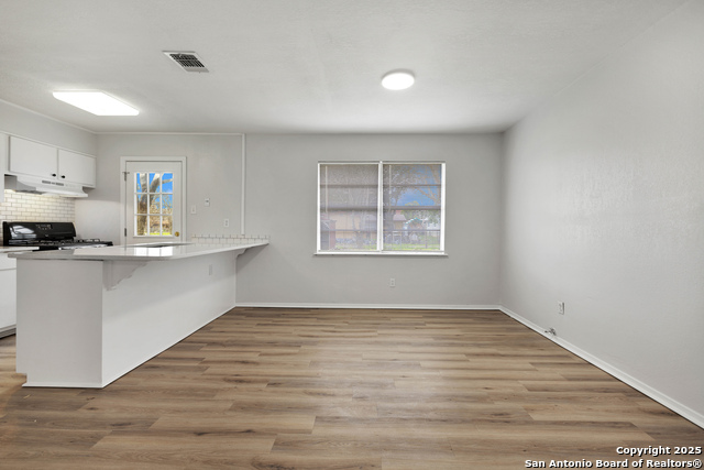 Image 7 of 21 For 2204 Louise St