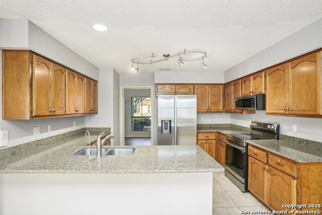 Image 9 of 28 For 18030 Summer Knoll