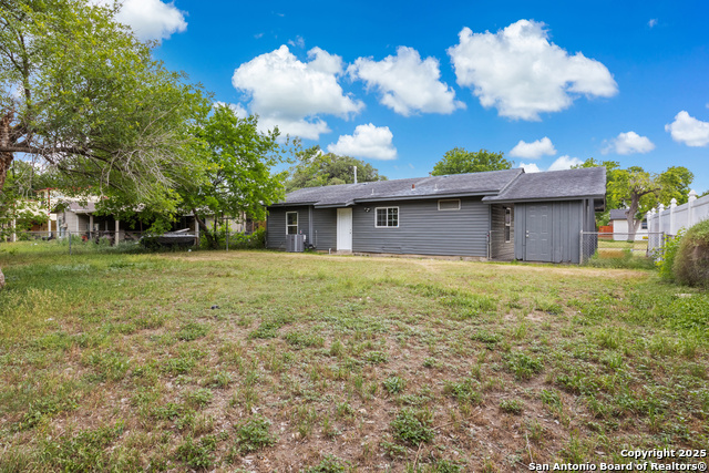 Listing photo id 12 for 5431 Stonybrook