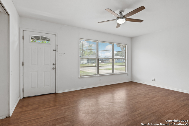 Listing photo id 0 for 5431 Stonybrook