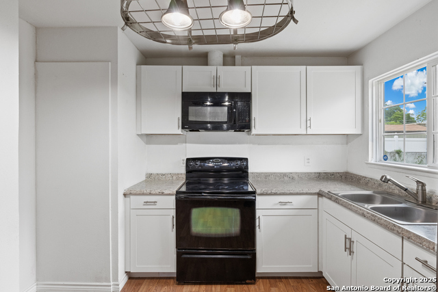 Listing photo id 2 for 5431 Stonybrook