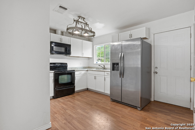 Listing photo id 3 for 5431 Stonybrook