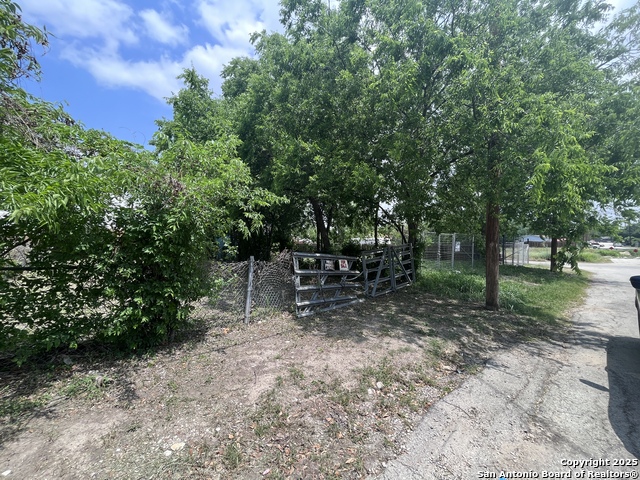 Image 3 of 4 For 1203 Rivas St 1