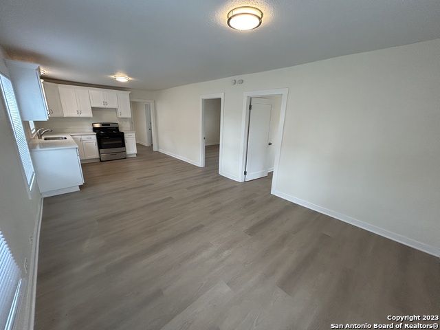 Image 4 of 13 For 215 Verne St