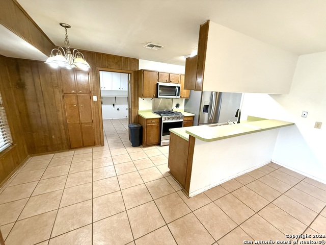 Image 10 of 33 For 4922 Lambeth Dr