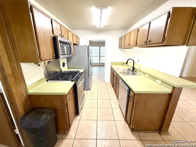 Image 12 of 33 For 4922 Lambeth Dr
