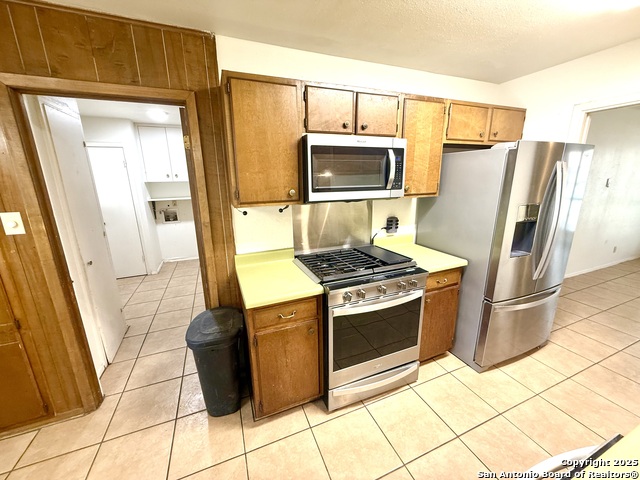 Image 13 of 33 For 4922 Lambeth Dr