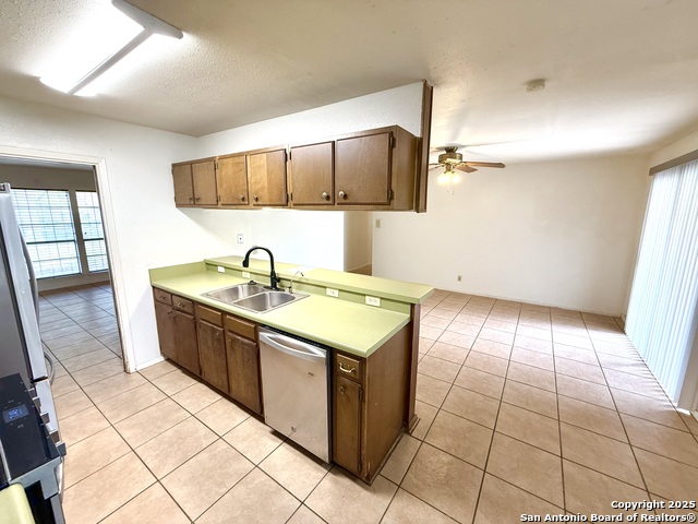Image 14 of 33 For 4922 Lambeth Dr